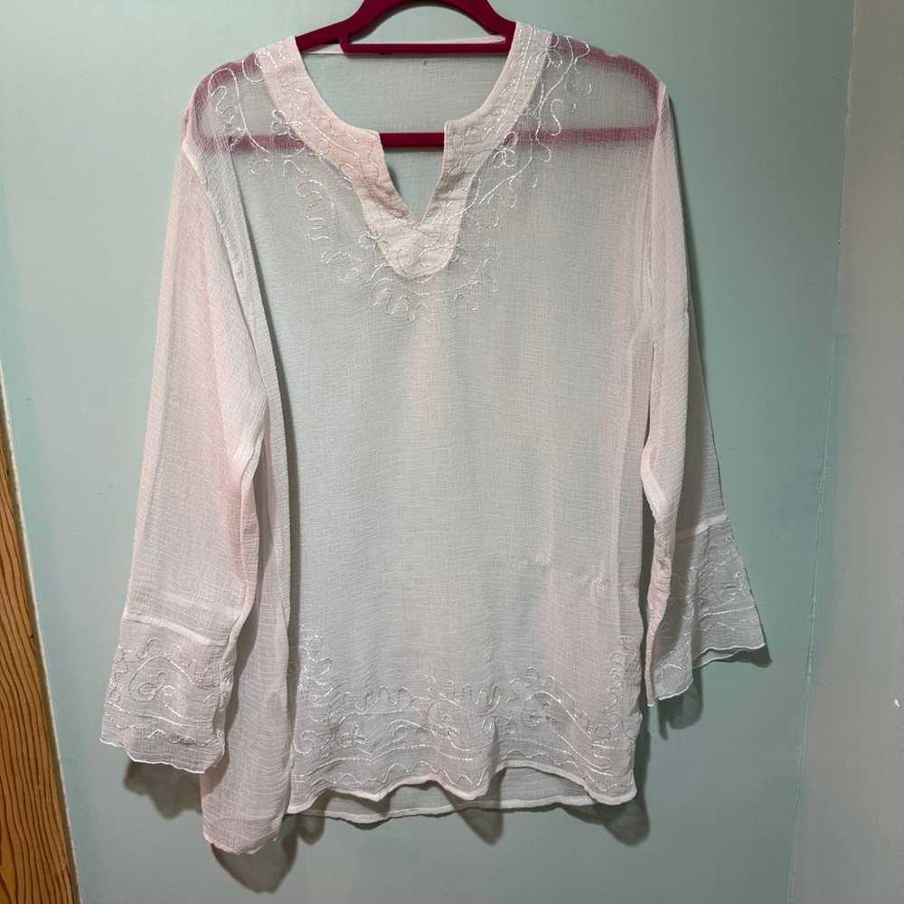 Elegant White Embroidered Women's Top